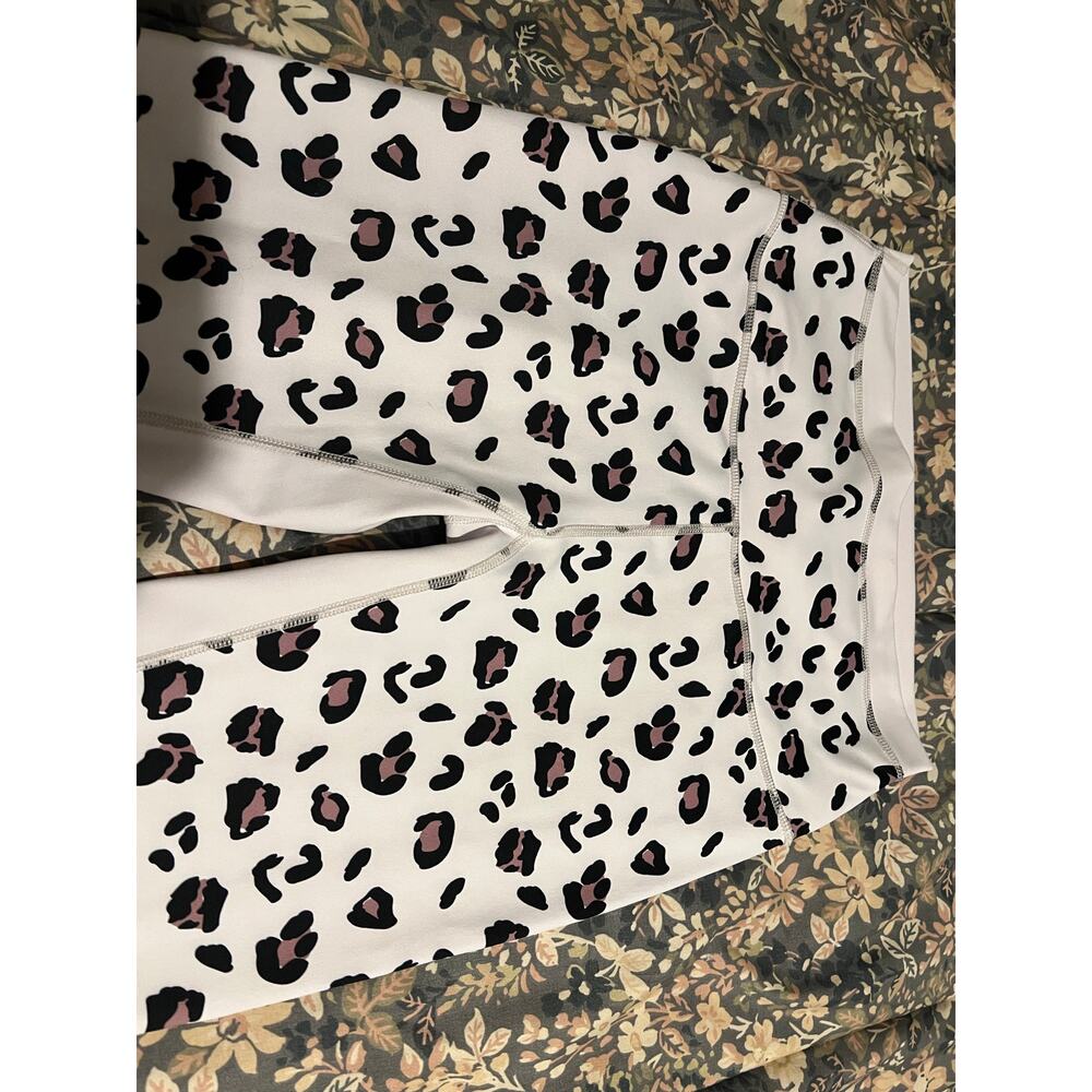 white leopard-print athletic leggings from the brand Allfenix. leopard spots - Picture 2 of 8